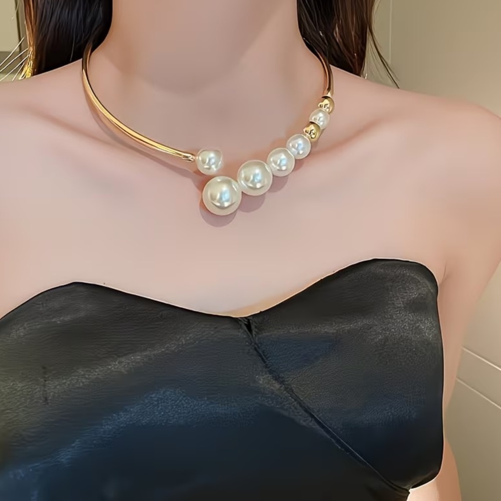 NEW Elegant Gold and Pearl Necklace ⚪️